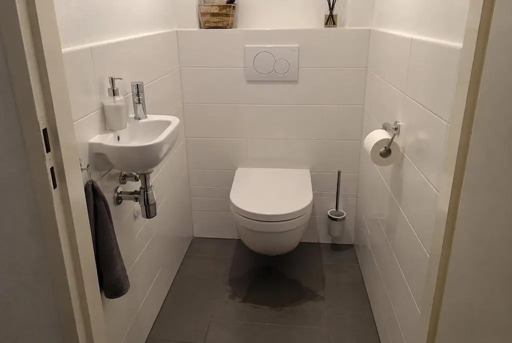 Lekdetectie Kamerik – natte vloer bij een toilet
